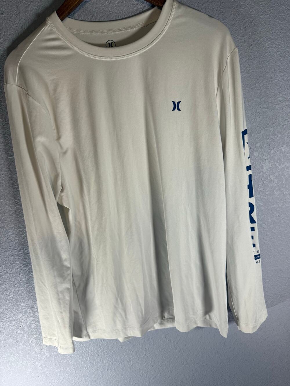 Hurley Men’s Medium White Long Sleeve Performance Surf Shirt Sleeve Logo